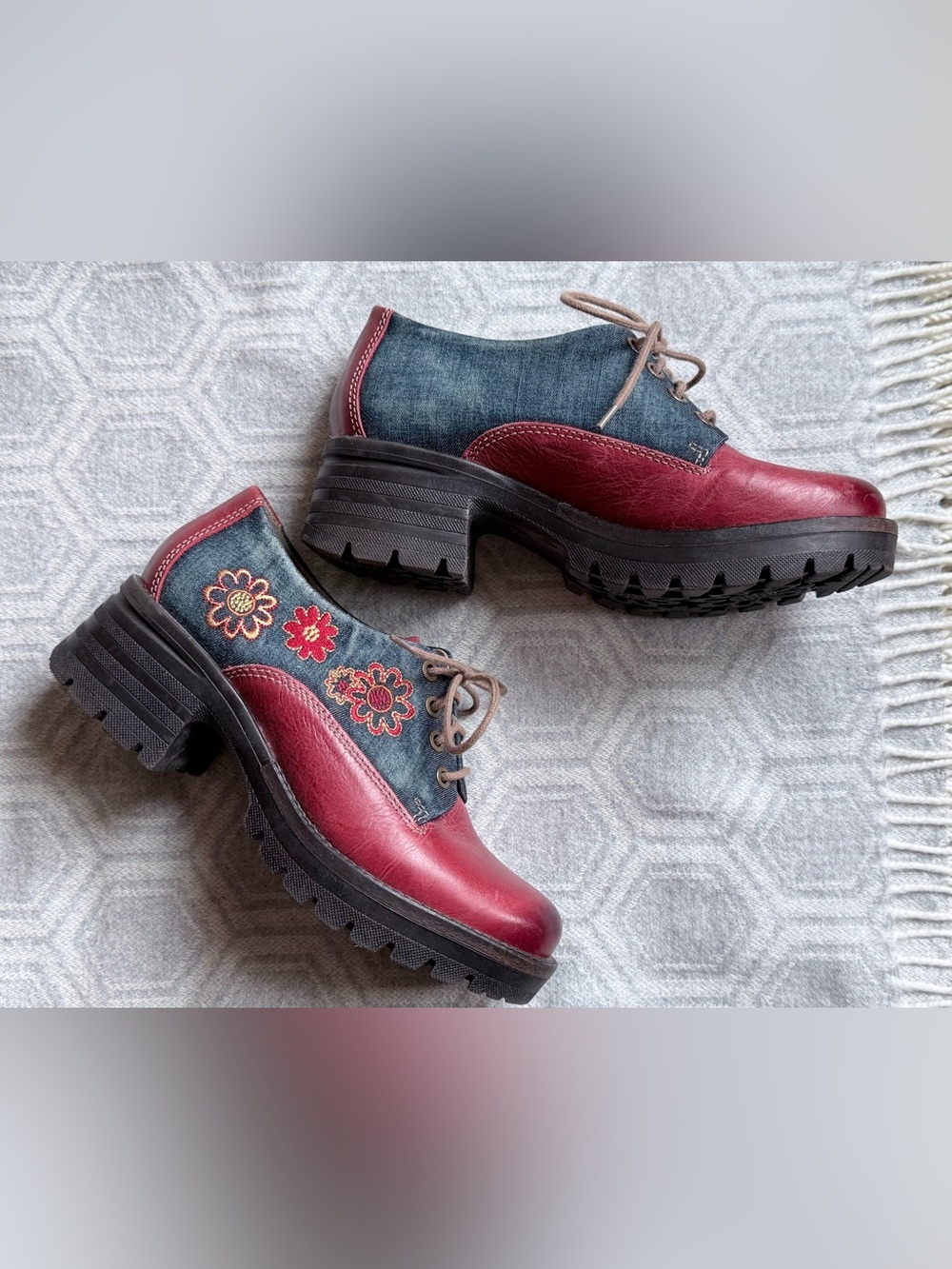 Dromedaris Kiara Whimsy Flowers Oxford Womens EU 38 Red Blue Embroidered - Picture 4 of 13